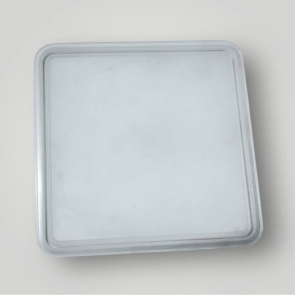 **Vintage Tupperware Square Container with Lid - Picture 6 of 13